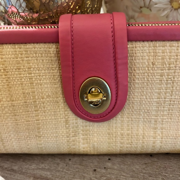 Coach, pink, leather, & wicker large wristlet, rare - Picture 2 of 11